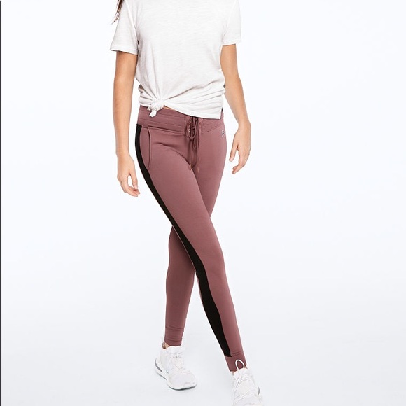 NEW 💕VS PINK DARK MAUVE PINK CAMPUS LEGGINGS - Picture 2 of 4